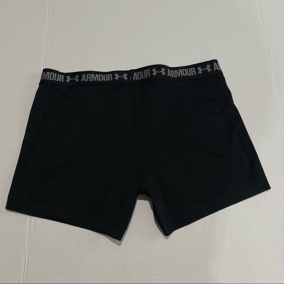 Under Armour Woman’s athletic stretch fabric shorts size Large - Picture 3 of 8